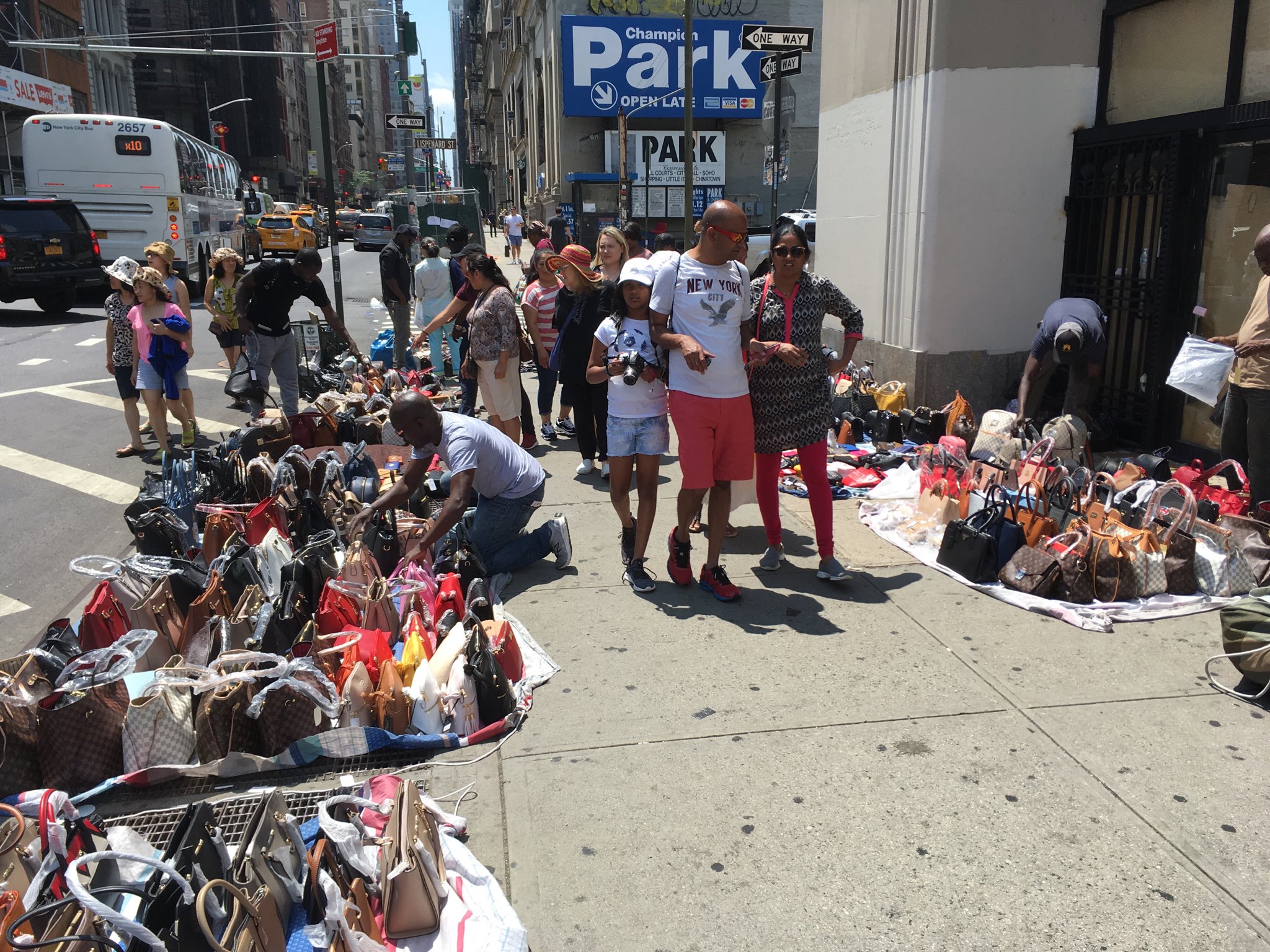 Tribeca Citizen  Seen & Heard: Counterfeit-Bag Vendors Remain Unchecked