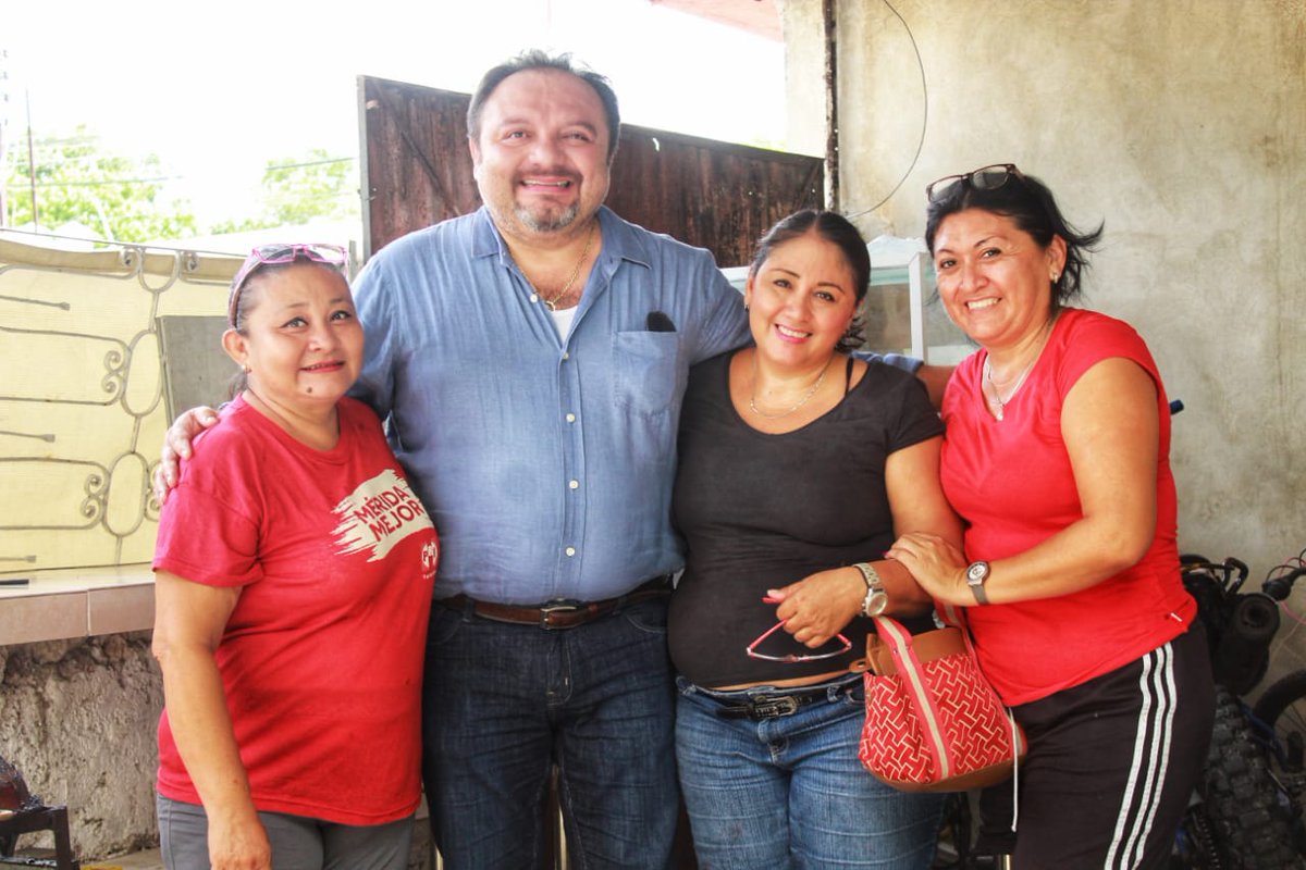 FTorresRivas's tweet photo. Seguimos cumpliendo el compromiso de permanecer cercano a ustedes. Un gusto poder saludar a nuestros amigos de la colonia Azcorra y el Centro de la ciudad. #SeguimosTrabajando https://t.co/7BNP1O1BUs
