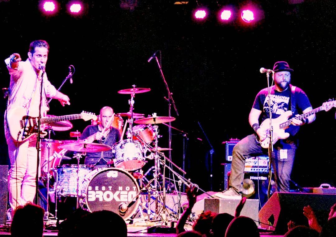 BestNotBroken's tweet photo. Hey all! 2night we're at @ThunderRoadClub in #Somerville w/ #SonsofBusinessmen! We do the #originals then they do the #covers! What more could you want?
#NowPlaying #Listen #TuneIn #popthatrocks #livemusic #indiemusic #promote #boston #rock #twitter #reverbnation #Spotify #love https://t.co/z8mePOheo3