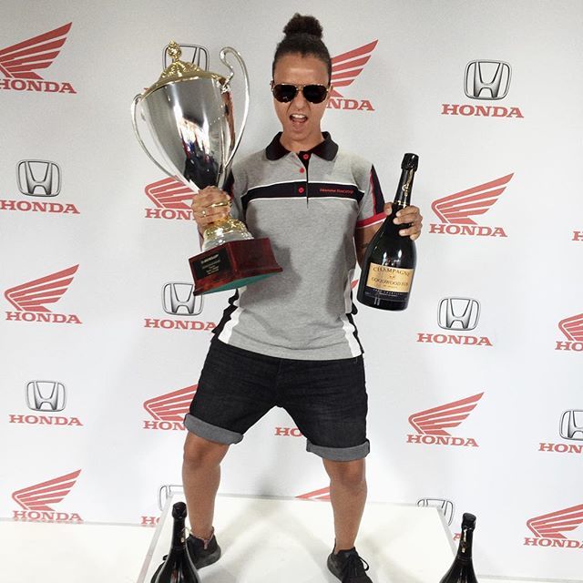 SadeGiliberti's tweet photo. Out here feeling like a #HondaChamp #GFOS2018 #BTCCTrophy https://t.co/XCOrxuTEOY https://t.co/amj7vTGcol