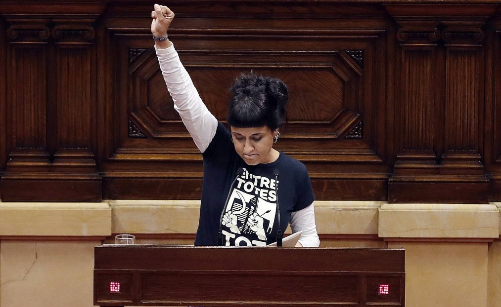 CUPSabadell's tweet photo. El carrer torna a clamar per la llibertat dels presos i les preses polítiques i pel retorn de les exiliades

Anna Gabriel a l'ONU 23-2-2018 pels fets de l'1-O: "qui hauria d’estar sota investigació és l’estat espanyol"

#NiUnPasEnrere
#FreeCatalanPoliticalPrisoners 
#UsVolemACasa https://t.co/N31RKhtr4V