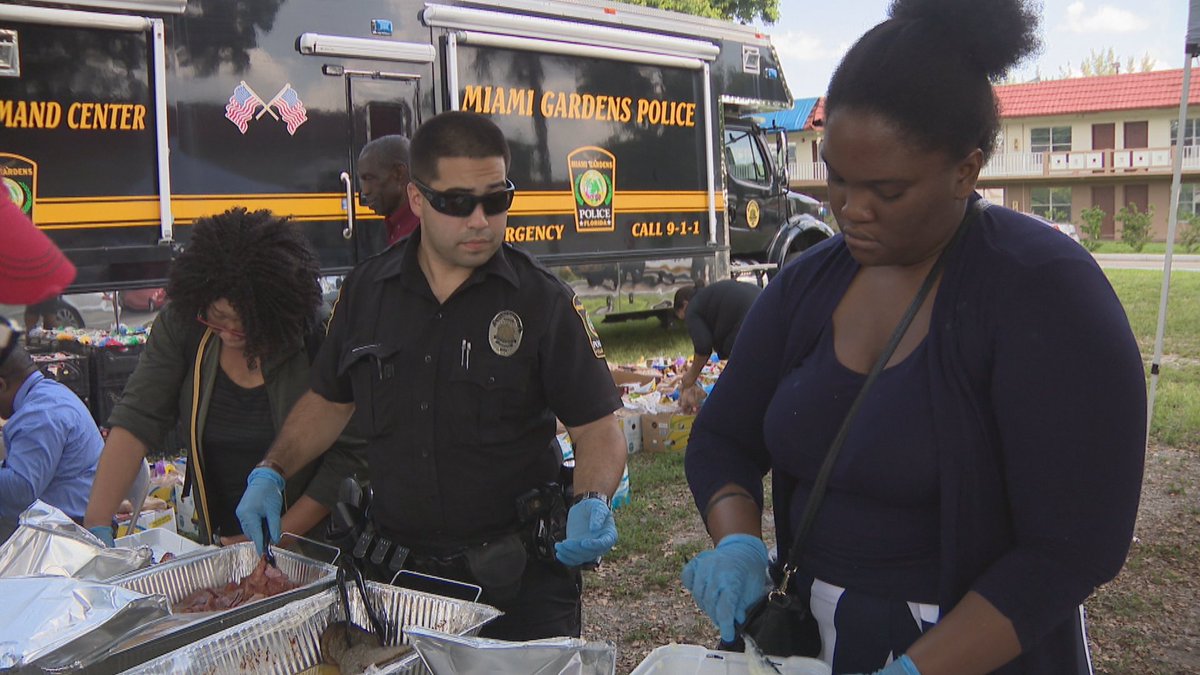 Community steps in to help families displaced by apartment building fire bit.ly/2zBbvcs https://t.co/0VQCGo0PSR