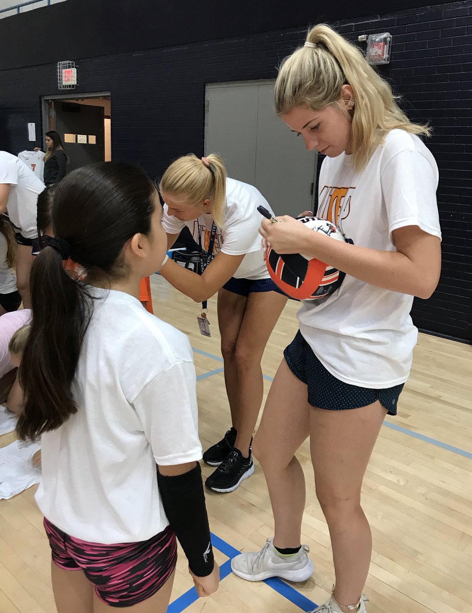 UTEPVB's tweet photo. Autographs from the team to end camp for the Lil Miners! #picksup⛏ #futureminers https://t.co/WZpWGgTBtU