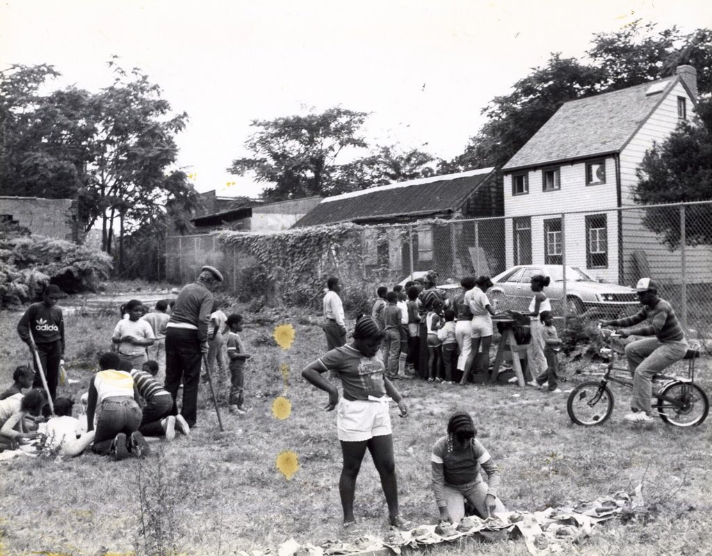 _bbdigital's tweet photo. In 1968 children of the Weeksville School raise funds for the Society for the preservation of Weeksville through bake sales and a history fair #WeeksvilleHomecoming #bbdigital #Puremagicparty https://t.co/l6X5vKf8Xs