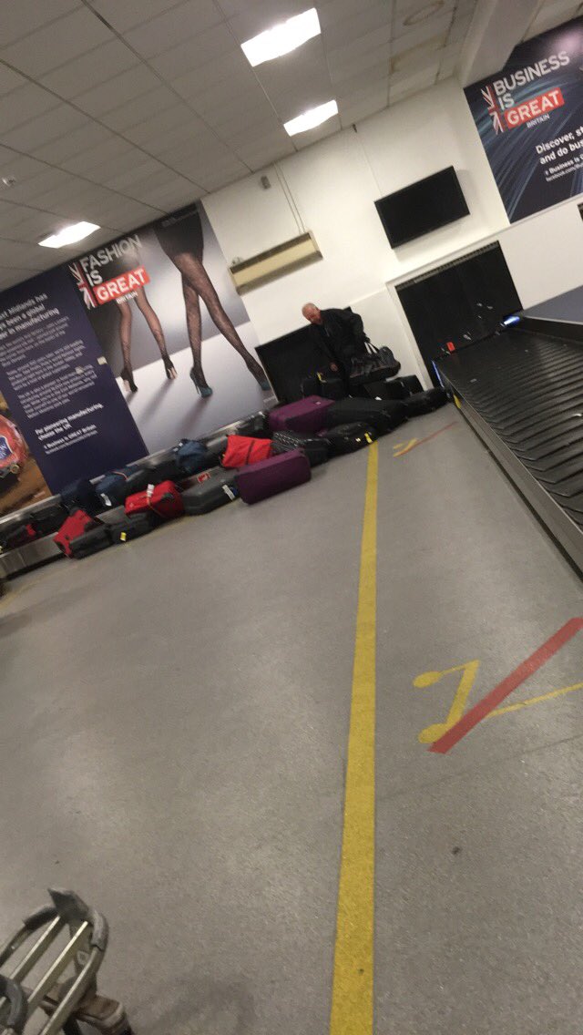 lucyaho's tweet photo. @EMA_Airport https://t.co/nfujrciMB8