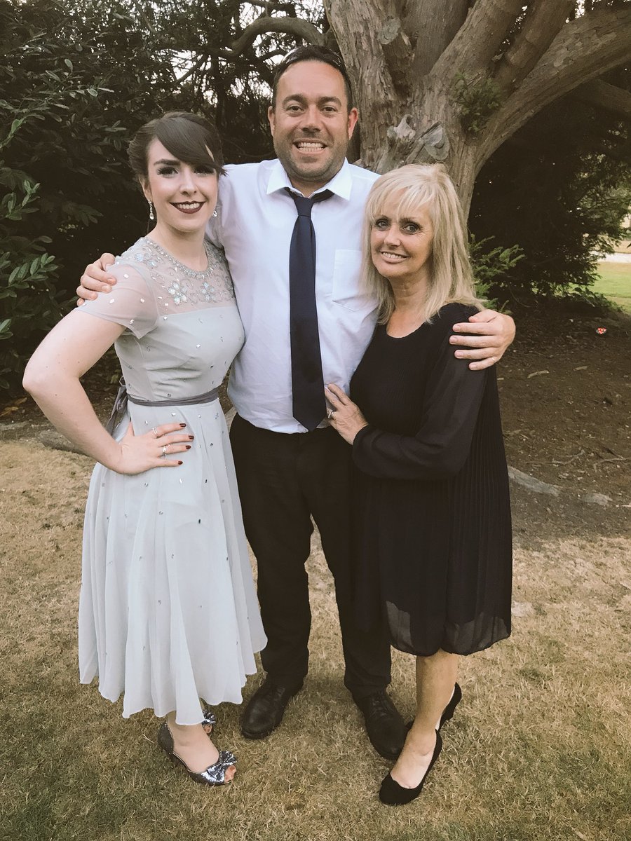 WilliamsonMissC's tweet photo. Such a perfect send off last night for a lovely group of Year 11’s organised by the amazing Mrs Glaze. Team Austen even managed to get a group photo! #pride #teamausten #proudteacher https://t.co/GX47rURuGB