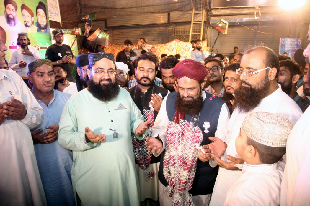TufailHaider5's tweet photo. #HBD_SarwatEjaz
#Vote4TableLamp
#J0in_Pst
#WeLoveSarwatEjaz https://t.co/jARTZJeokt