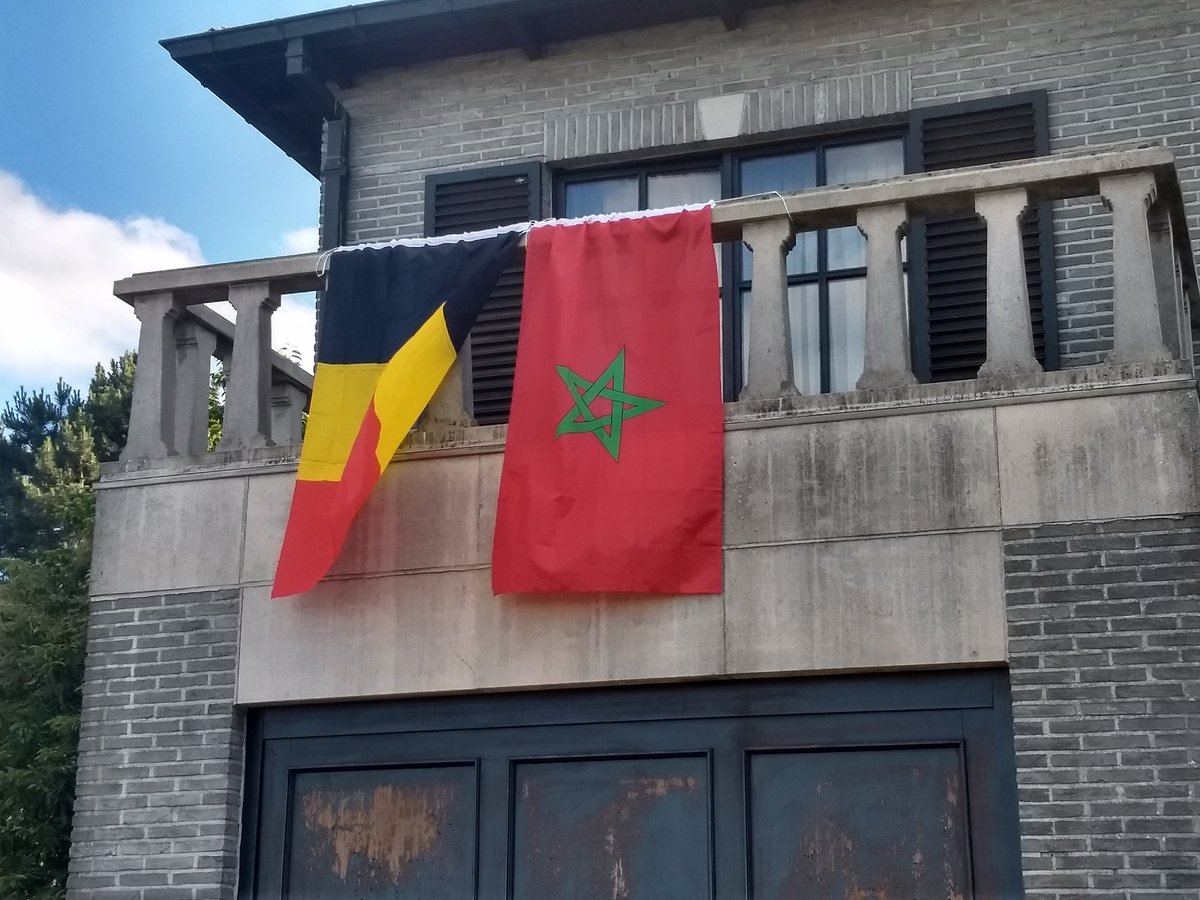 webguy_de's tweet photo. WK2018 in mijn dorp.
#passie voor voetbal brengt ons #samen. Bedankt #RedDevils !!#wearebelgium #REDTOGETHER #positiveID @jdceulaer https://t.co/jSof5jWgkv