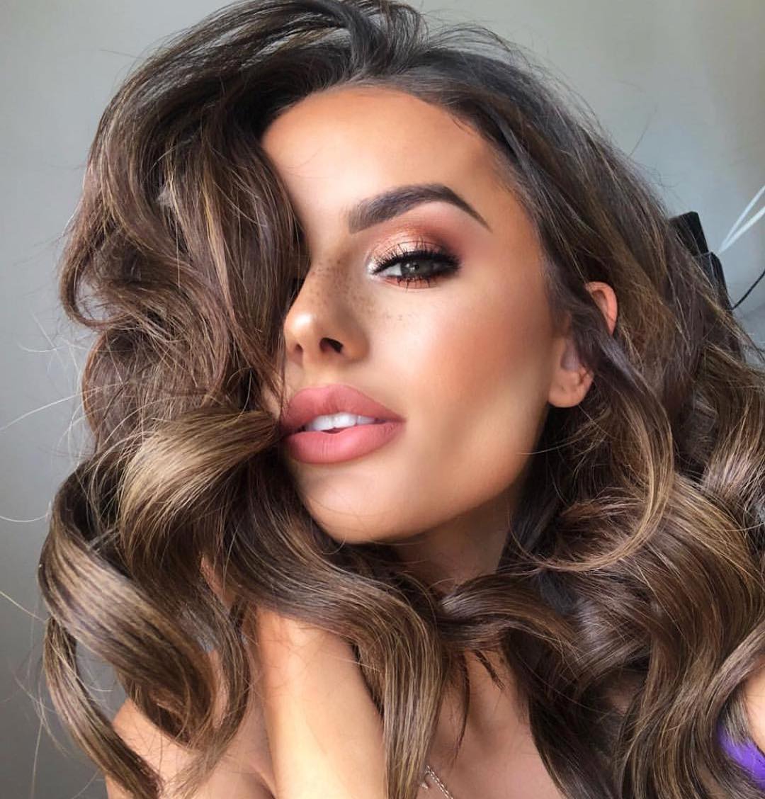 ghd's tweet photo. The reigning #LoveIsland queen @Amber_Davies7 👑 styled by @hairbythomastatam using the #ghdsoftcurltong 💗 💗💋👑 https://t.co/z7Wfplaf9y https://t.co/vnnXKoiqPI