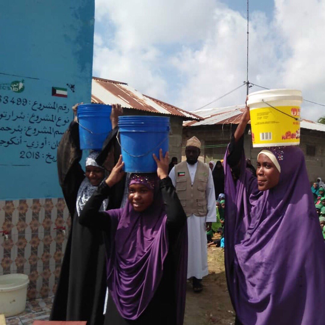 الدولة :  زنجبار نوع البئر : ارتوازي بمضخة كهربائية عدد المستفيدين : 2000 شخص
جزى الله كل من تبرع أو ساهم بالنشر  #الف_بير