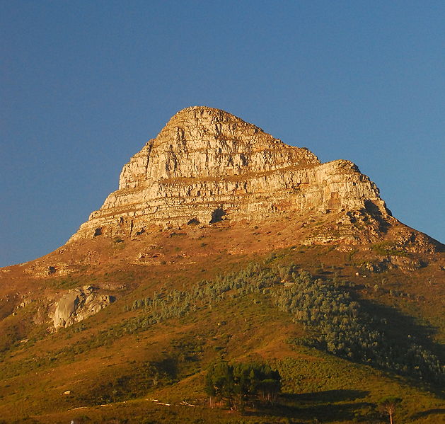 DK3CW's tweet photo. Next week, I'll stay in #CapeTown #Southafrica attending #Wikimania. Listen for #HamRadio #SOTA activities ZS1/DK3CW/P on local summits e.g. ZS/WC-058 #HamR Alerts: https://t.co/Il39eSDBTG 1st Image: shi zhao  (https://t.co/bL4hq62g0n),  „Lion's Head at Cape Town“, CC BY-SA-2.0 https://t.co/jDhmsfYRXk