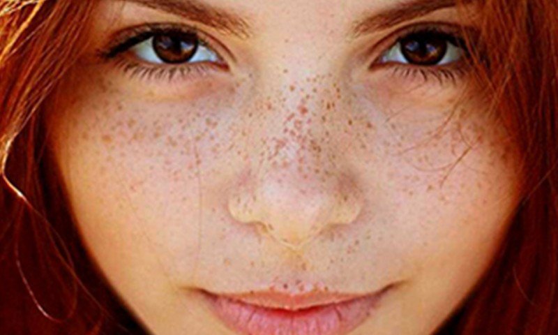 mlcmakeup's tweet photo. #TrendAlert Las pecas están de moda. Si eres de las que tienen pecas naturales ¡Felicidades! Este es tu momento. Mantén el maquillaje sencillo y natural, evita las bases y opta por un BB Cream. Sácale provecho a esta maravilla que te ha dado la naturaleza #Tendencias #MakeUPMLC https://t.co/1qgY9pzcmj