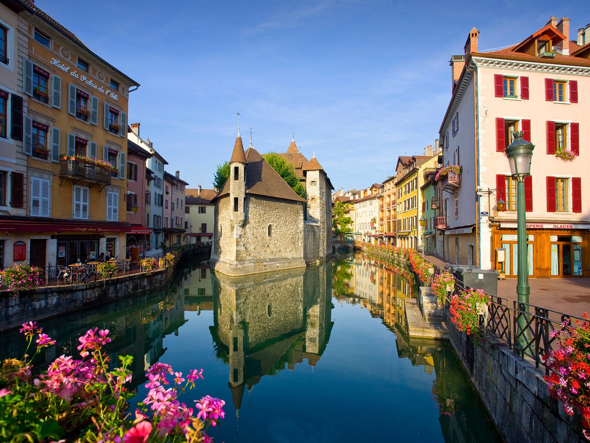 CNTraveler's tweet photo. The 10 most beautiful small towns in France in honor of #BastilleDay https://t.co/Q06XkwEdy6 https://t.co/QdasCCDLQw