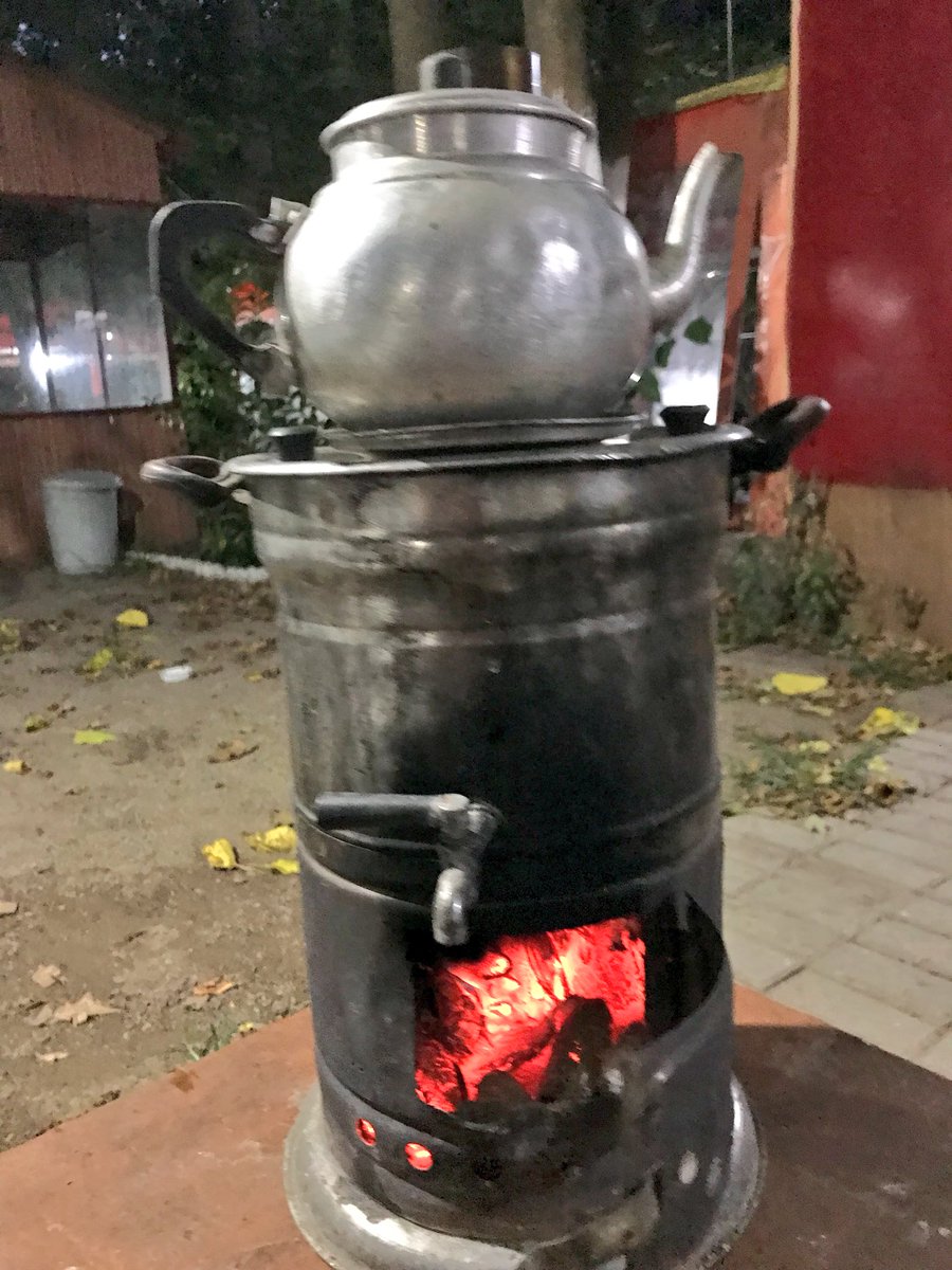 CenkYildiz07's tweet photo. Herşeyi kaybettik usta!Ne yapacağız şimdi?
Çay koy herşeye tekrar başlayacağız!
Neler kaybettiniz ki hayatta sorgulayın hele!Sadece para mı?Güldürmeyin beni boşverin!
Ailenizden biri öldü mü?
Özgürlüğünüzü kaybettiniz mi hiç?
Umudunuz bitti mi?Şimdi tekrar gözden geçirin! https://t.co/upGfKP0rmA