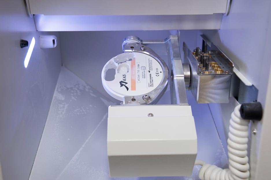 RolandDGA's tweet photo. Digital milling equipment provides solutions for simple and complex dental needs. Read more at https://t.co/epjaL9NQf4 https://t.co/923nQp4HWA