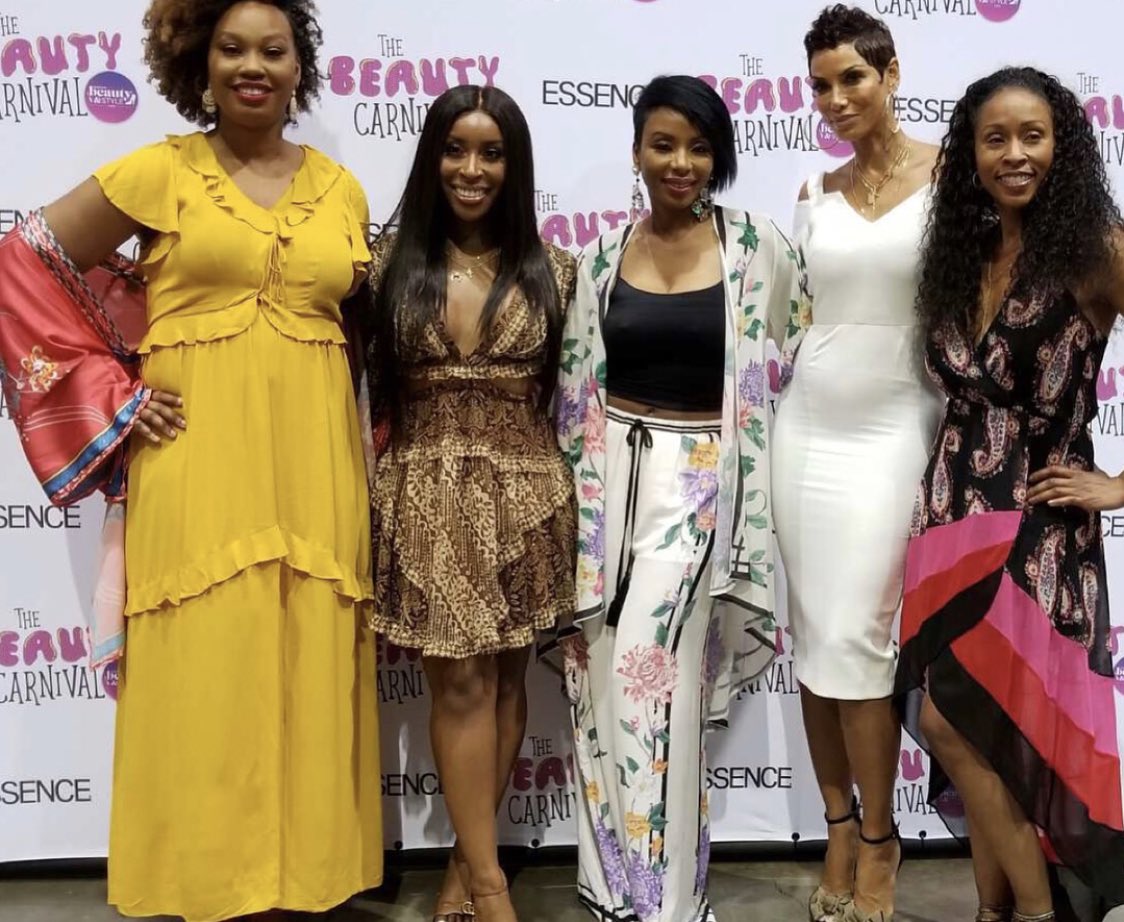kbainc1's tweet photo. Our #hairstylist @pekelariley did her thang at #essencefestival w/ @cremeofnature at the Beauty &amp; Style Stage. Swipe to see more
#kbainc #kenbarboza #kbahair  #beautyimagestyle #cremeofnature 
#nikimurphy #jackieaina #teneyalove https://t.co/ujHVNkmQEj