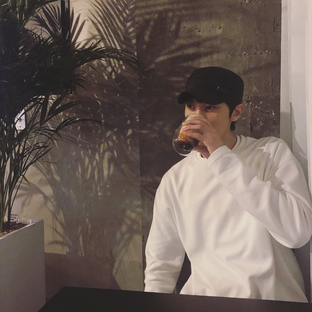 sihyoungpics's tweet photo. IG update! https://t.co/7idk5KV8fr