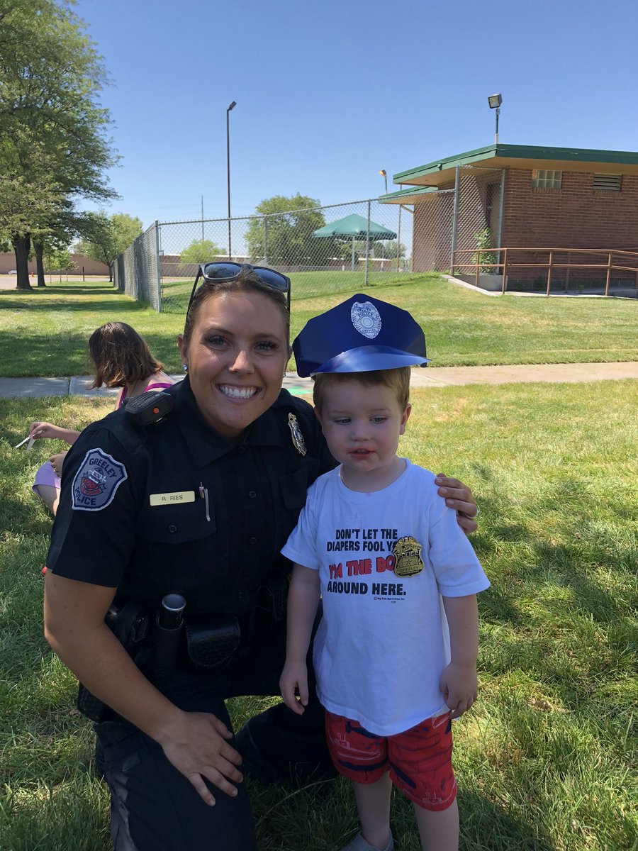 GreeleyPolice's tweet photo. Cool-Aid with a cop is a huge success! We are sure enjoying staying COOL with these kids! #coolaidwithacop #greeleypd #CommunityEngagement #copsarecool @9NEWS @GreeleyTribune https://t.co/kKDML0oW3w