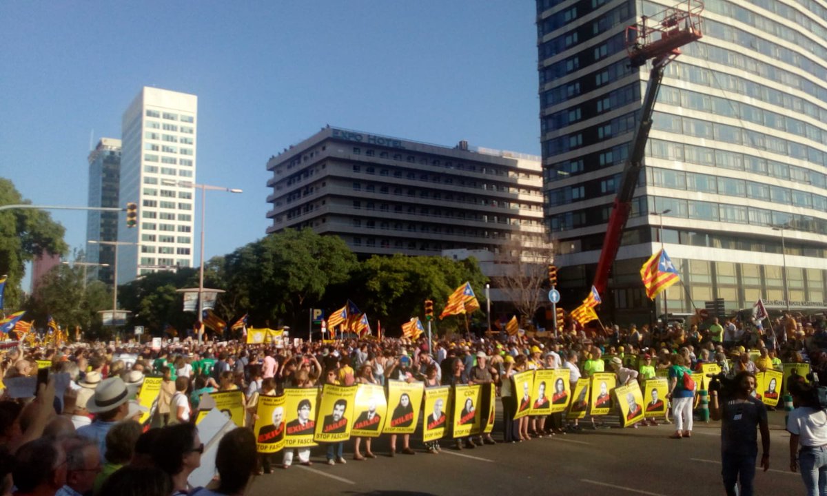 framatic's tweet photo. @FaranelCIM @ANC_Bombers @assemblea @CridaLlibertat Visibilitzem la grandària del relat inventat. https://t.co/dRIwrmy4Vb