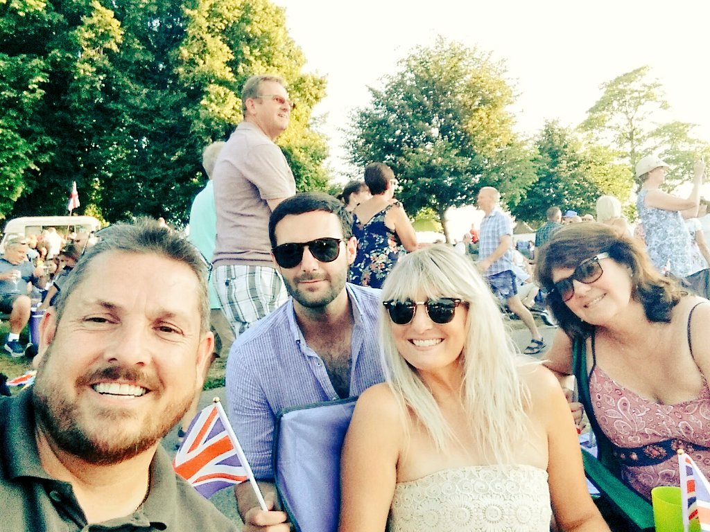 adamlovesbeer's tweet photo. Here with my wife Kaeren celebrating our 22nd wedding #anniversary! Chris &amp; Fran with us all the way from #bristol! #LCCONCERT #passthegin https://t.co/RqD723ASLF