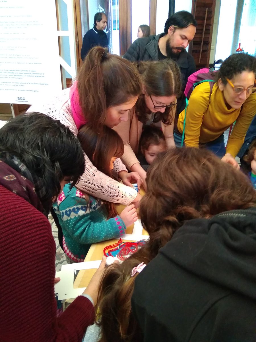 museodeltrajeba's tweet photo. #MinimuseoEnVacacionesDeInvierno Taller de Música a cargo de @minimento para que los niños jueguen a armar sus propios instrumentos. https://t.co/MRyQPChCvD