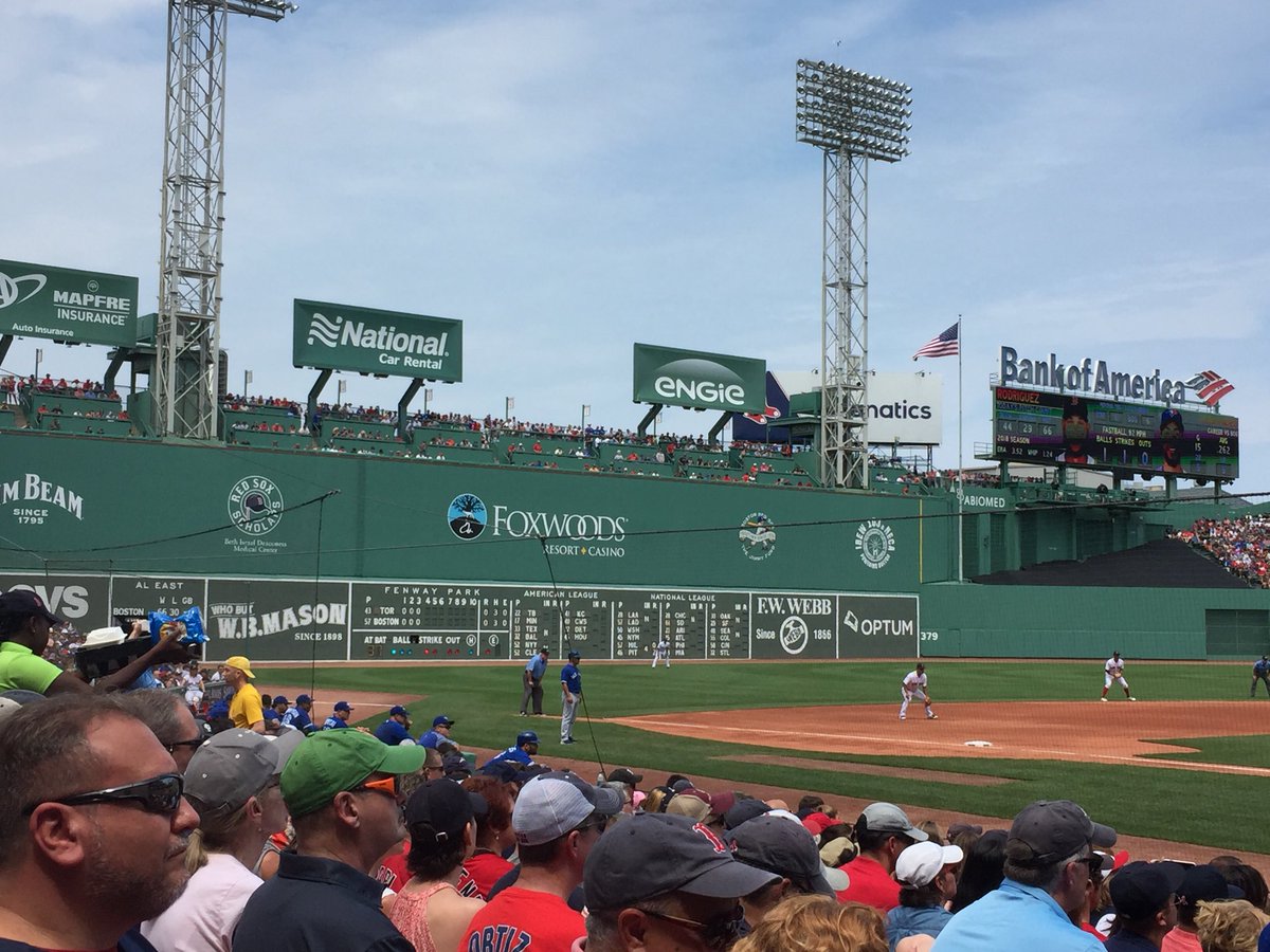 susankotch's tweet photo. It's big, it's green, it's a monster. #redsoxgame #row11 #thirdbasesideofhomeplate #Fenway https://t.co/uqDbhxVofz