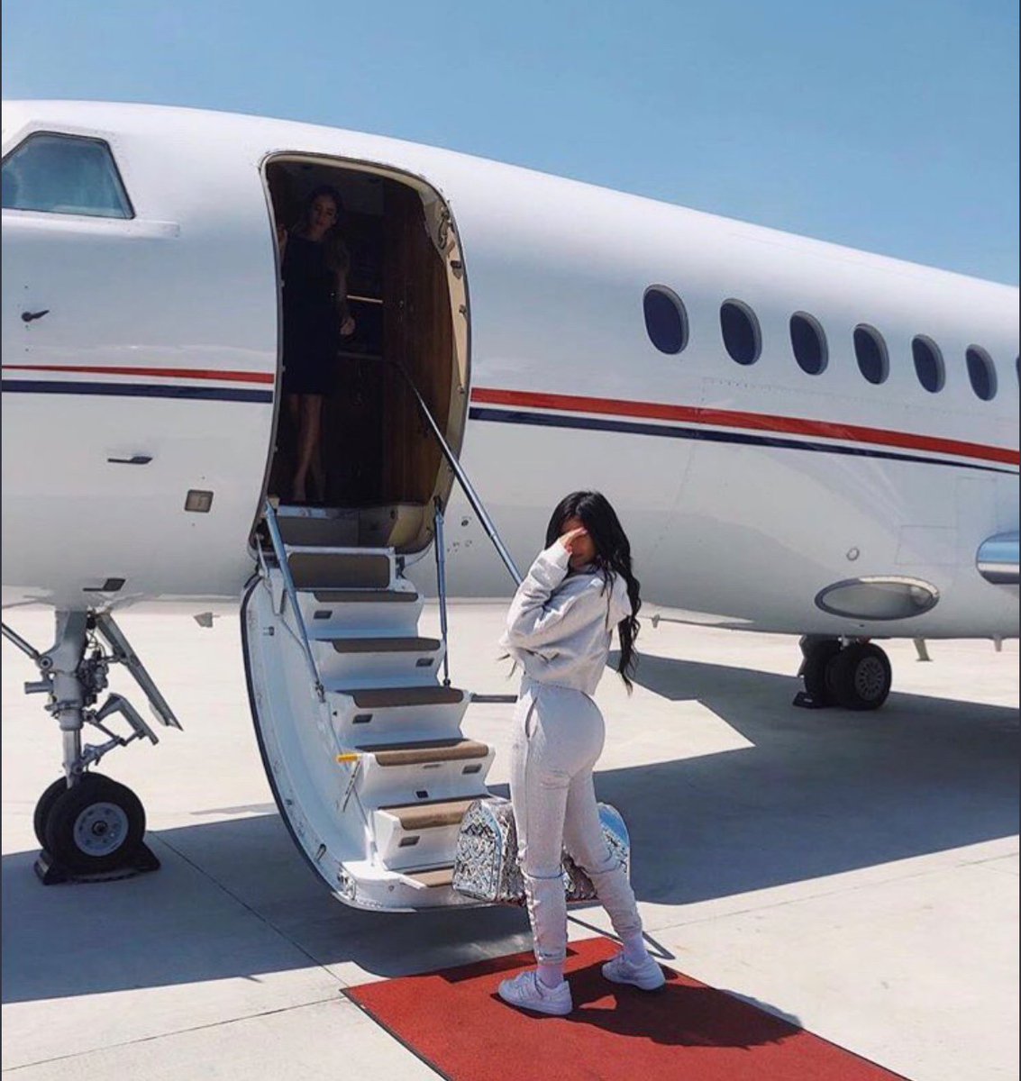 kamogelo_bereng's tweet photo. #LifeGoals #KylieJenner #PrivateJet #ForeignWhip π€π https://t.co/G5ufZLWbYA