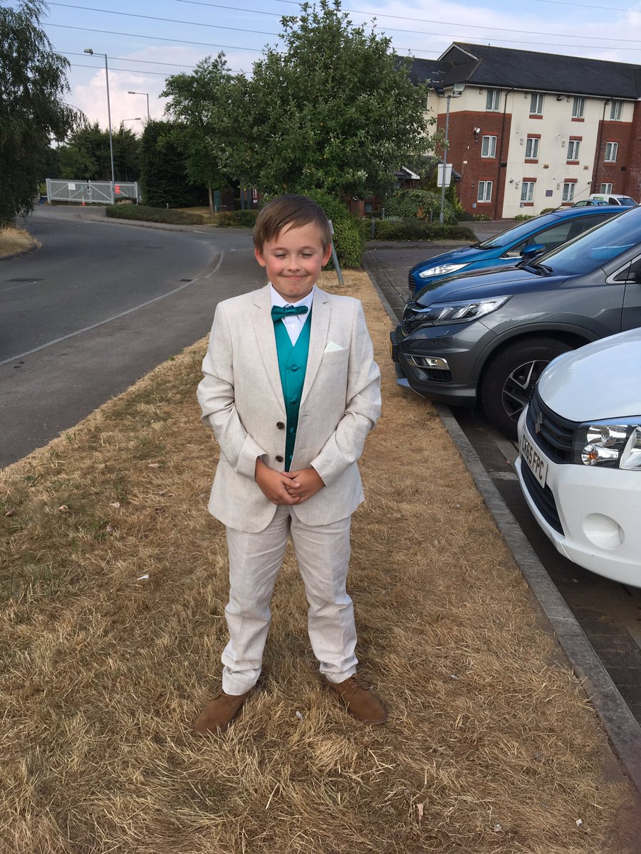 lilachead's tweet photo. @Big_Al_1963 @RowlandsAC Your nephew is growing up. #promverylatenight https://t.co/7zccDqEb4O