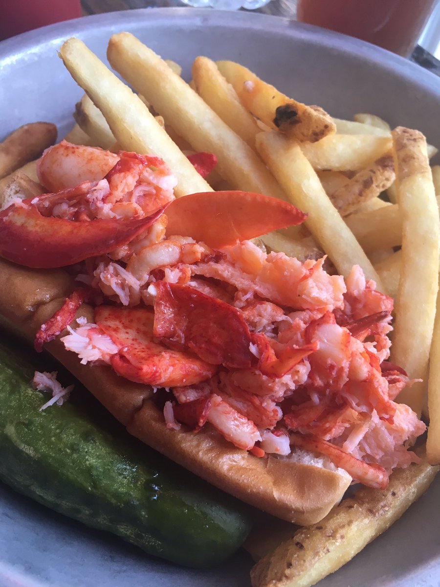 Matthew Doyle On Twitter Connecticut Lobster Rolls Warm Drizzled With Butter Are Far Superior To Maine Lobster Rolls Cold Slathered In Mayo Https T Co T6fiq5jazt