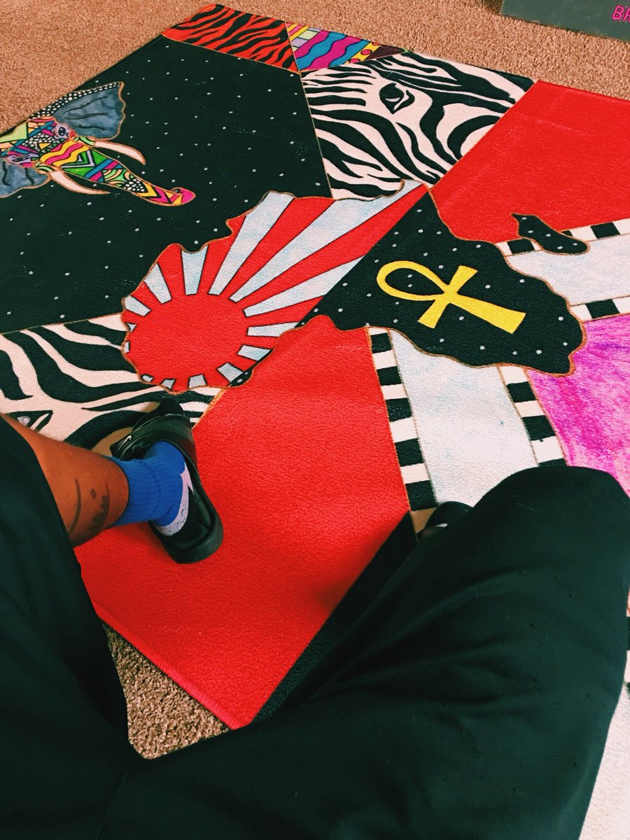 xTRVONx's tweet photo. @kanyewest My rugs are better https://t.co/N02B4FHi2A