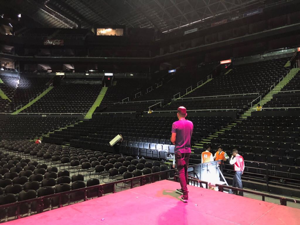 JLPRENSA's tweet photo. Ya está listo @SAAK  para cantar esta noche con nuestros amigos de @digital1029  en la @ArenaMtyOficial  #Mensaje #Saak https://t.co/SOsYjuUtdf