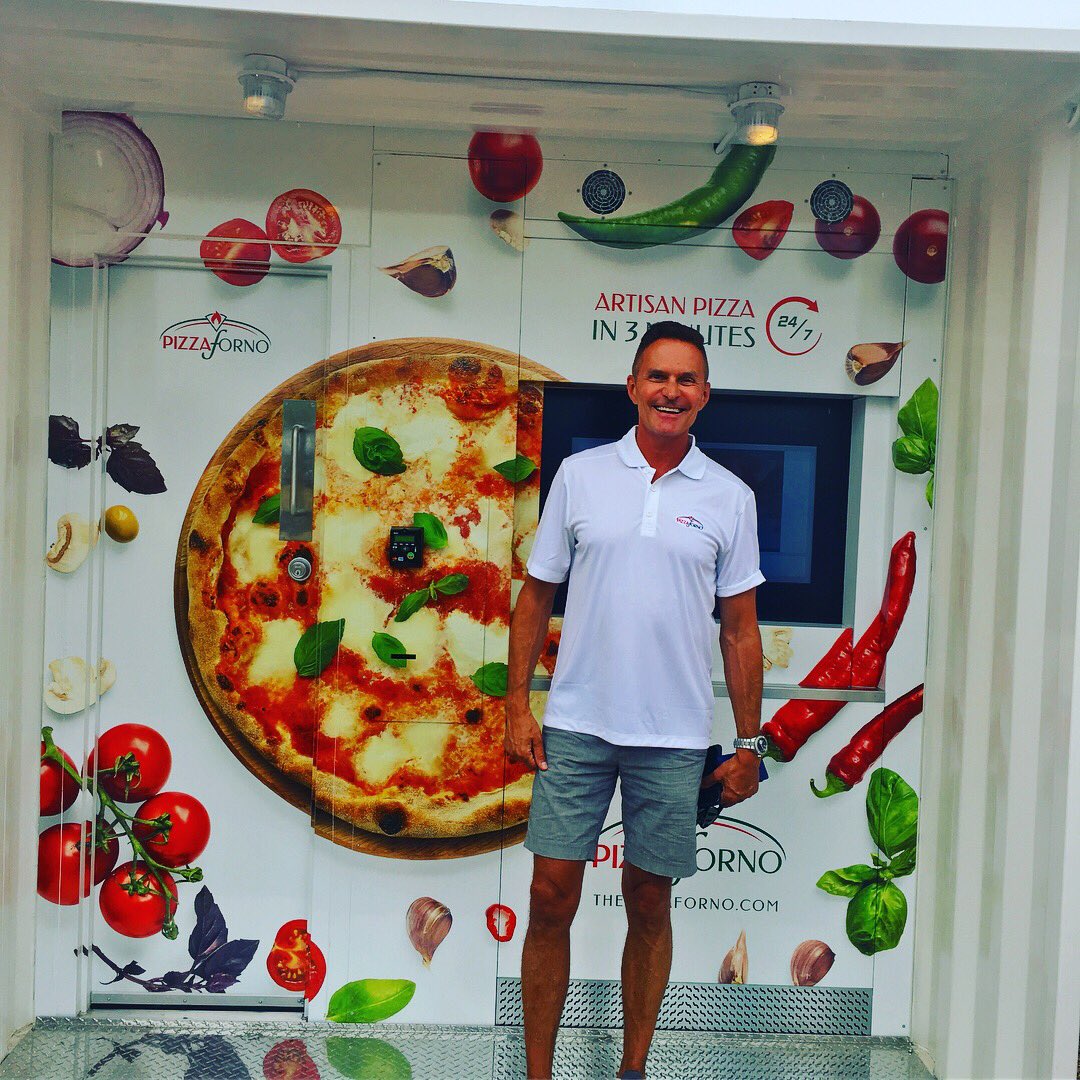 palumboTO's tweet photo. A #pizzaruption is happening at #Vaughanpizzafest with @Thepizzaforno! Delicious #artisan #pizza in 3 mins! #thepizzaforno https://t.co/tmuep43XUf
