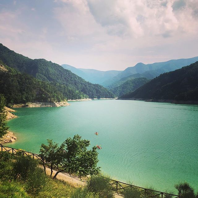 LucaKaizen's tweet photo. Fantastica gita in canoa nel lago della diga di ridracoli! @inquietecooperativa @out.ro_asd bravi e simpatici! #trip #canoe #digadiridracoli #lake #saturday #summer #happy #adventure https://t.co/bSjiHcoOPw https://t.co/zizTmeLhYc