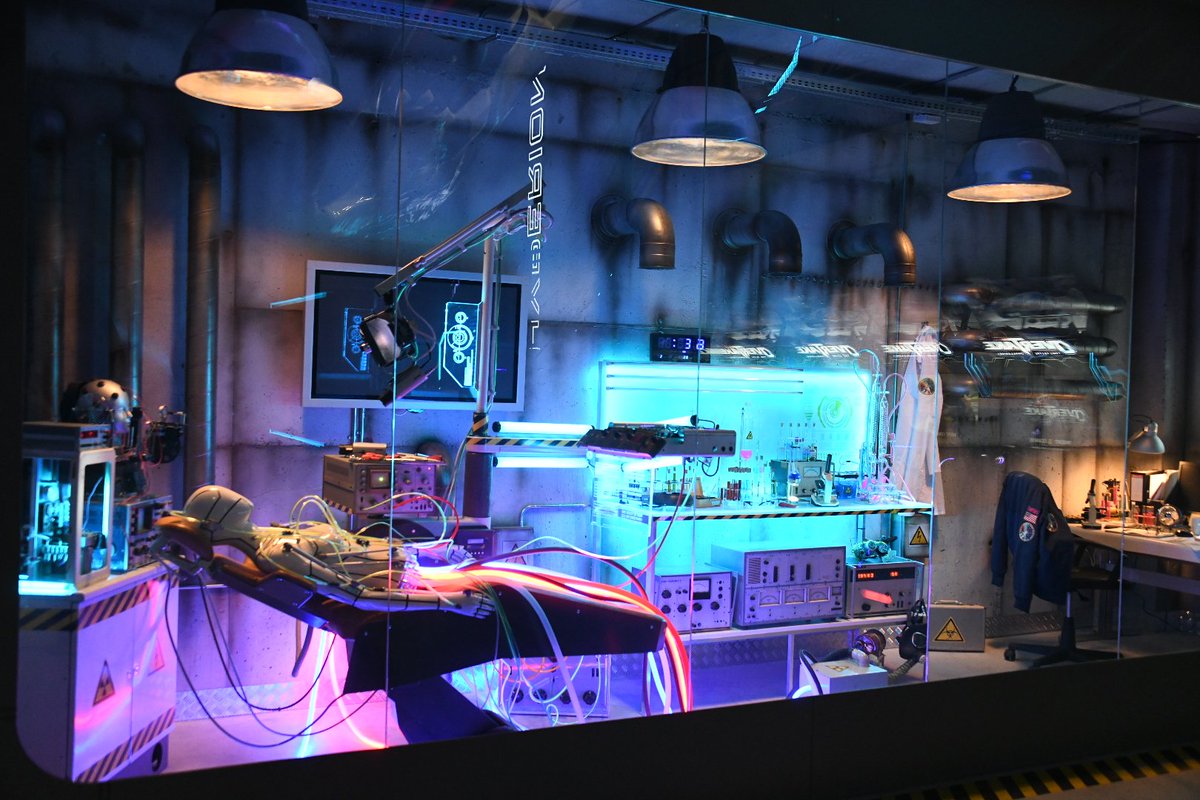 ThemeParksEU's tweet photo. The queue line for #Hyperion is a fully immersive space themed walkthough. Very impressive. https://t.co/kCNWxdN05K