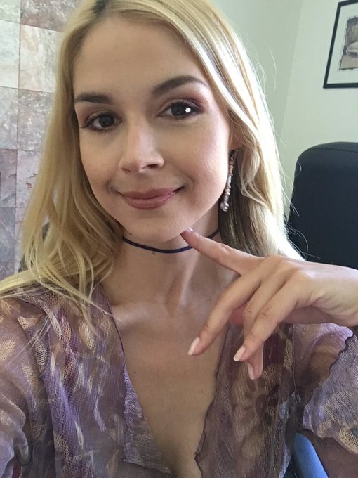 Kiss me 💕 https://t.co/L8k9Ik6BlL