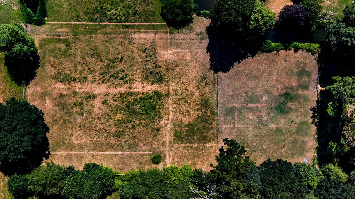 skycameast's tweet image. After such a dry summer, Great #Saxham Hall near #BuryStEdmunds has revealed some of itself - 300 years after being demolished.
Find out more with @MarkGlennMurphy - @BBCSuffolk Monday.