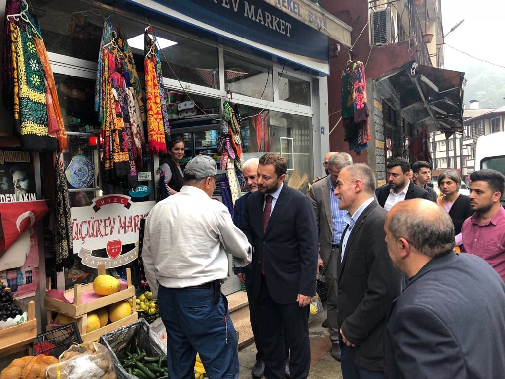 Çamlıhemşin ilçemizde teşkilatımıza ve esnafımıza teşekkür ziyaretleri gerçekleştirdik.