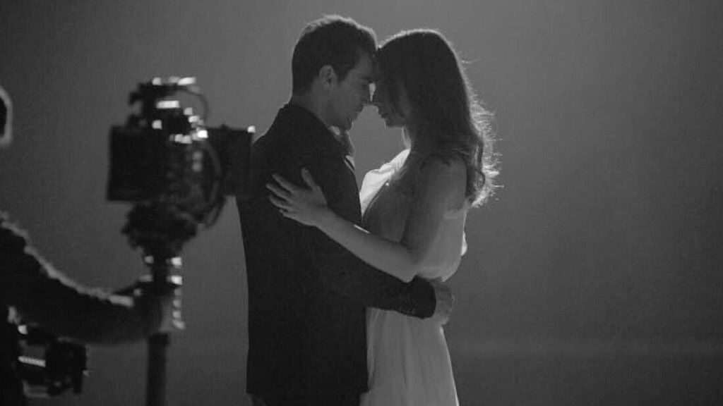 черно белая любовь сцена любви. аслы и ферхат с ребенком. черно белая любовь 14 серия. чёрно-белая любовь поцелуй ферхата и аслы. сериал чёрно-белая любовь асли.