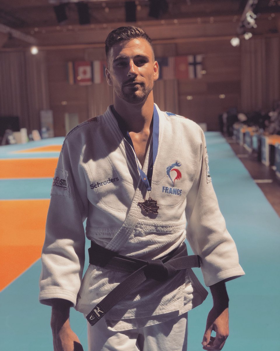 axusbenjamin's tweet photo. Médaillé de bronze à la coupe d’Europe d’Allemagne 🥉🇩🇪!! 
Merci pour le soutien @SchrodersFR https://t.co/aKQqWquHWU