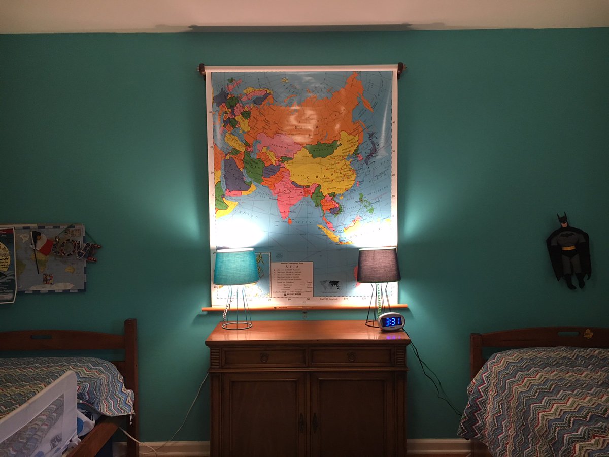 mapsmemoriesmom's tweet image. A wall made for wanderlusters using an antique #schoolmap. Check out how we did it -easy even for very novice DIYers goo.gl/Mxvewq