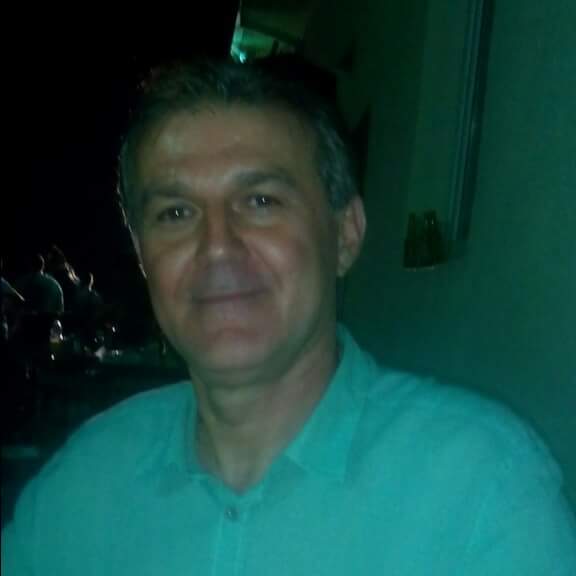 Haha isfrlen ili za greota... Poznatiot voditel Orce Gelevski so frleni kuferi posle 13 godini brak