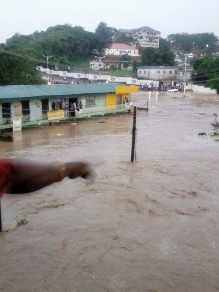 OlalekanSanni_'s tweet image. Everything in 9ja is totally politicalised! See #OGST government house at top the city...