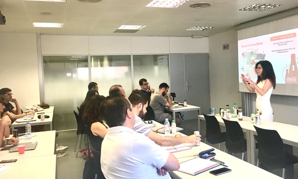 AnnaEsquiusF's tweet photo. Esta mañana he compartido el modelo de planning y distribucion de @CocaColaEP_es con los alumnos del master de smart mobility de @UPC_School , gracias por vuestro interes https://t.co/ativm7oHj2