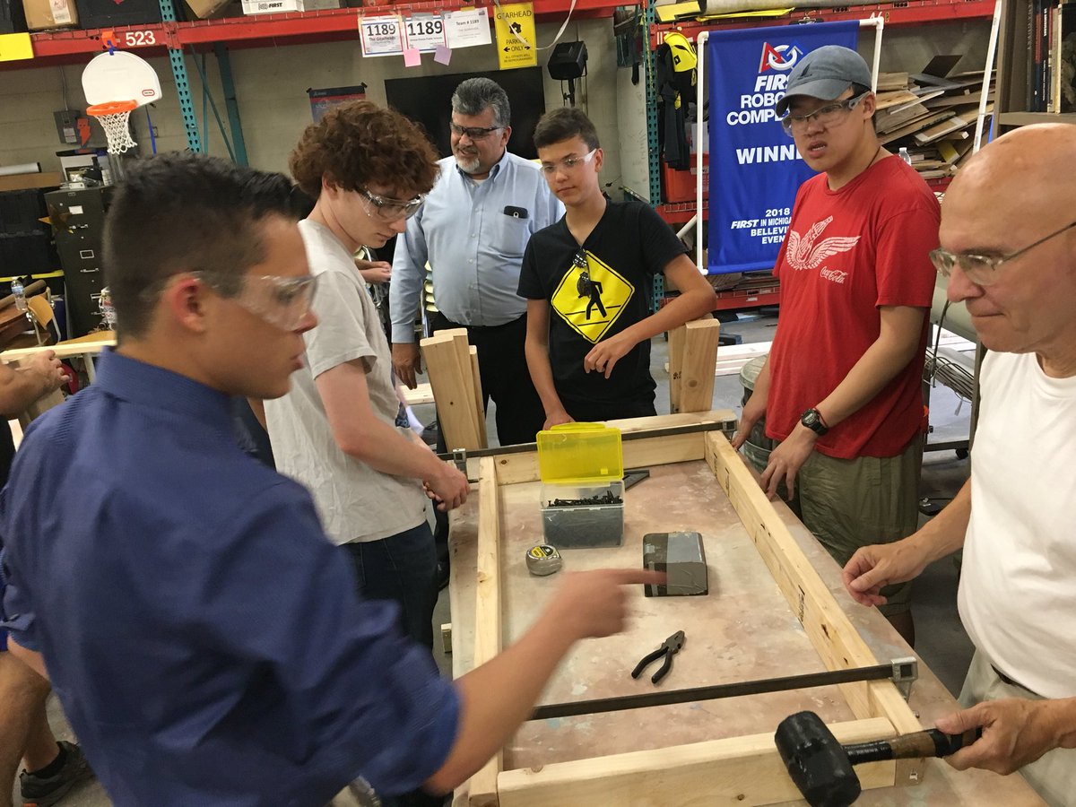 GearMom's tweet image. #DetroitPhoenixCenter food pantry BIG build out went great! Shelving built, organized, and loaded.  THANK’s to Courtney Smith for this great opportunity and to our partner #BehrhellaThermocontrol for wire shelving! Go Gearheads! @FRC1189 @FIRSTweets @GPSchools #StartWithBuild