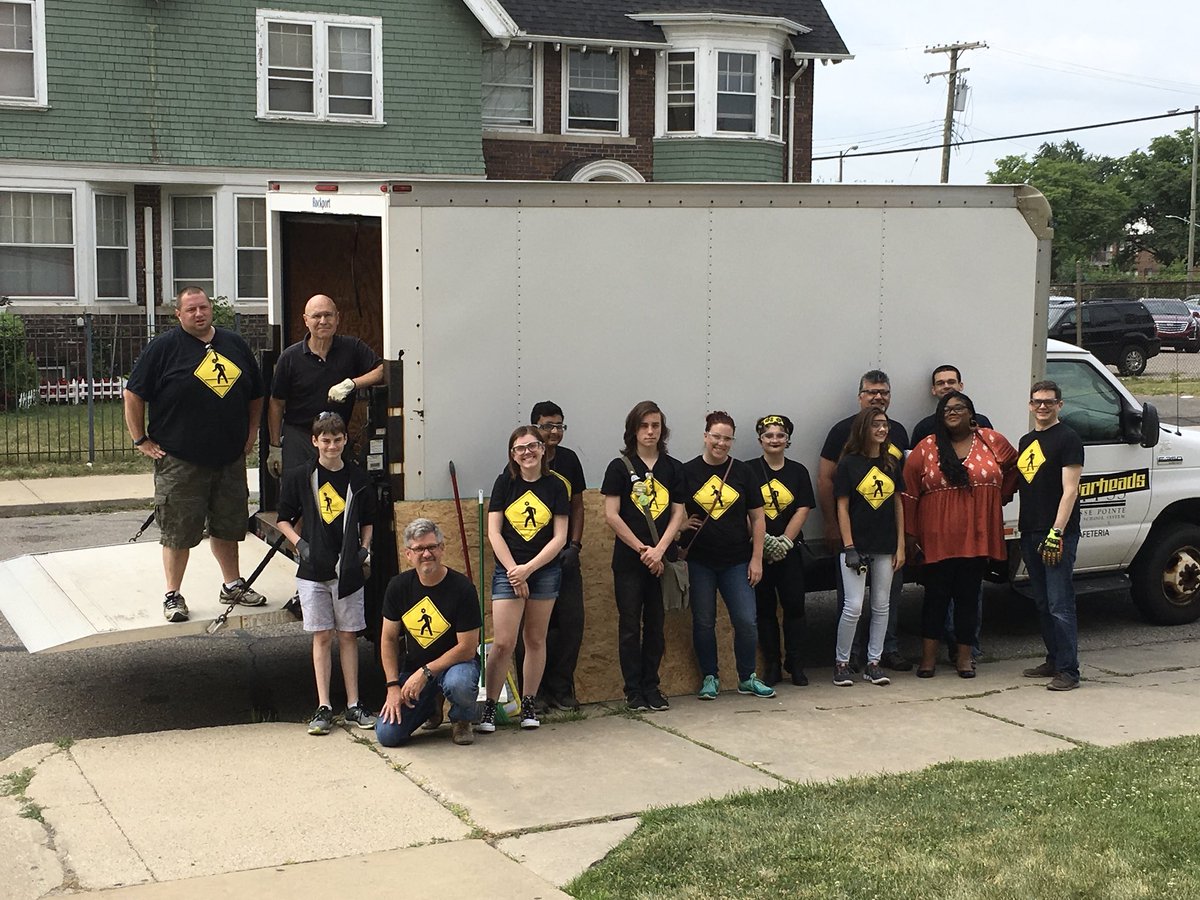 GearMom's tweet image. #DetroitPhoenixCenter food pantry BIG build out went great! Shelving built, organized, and loaded.  THANK’s to Courtney Smith for this great opportunity and to our partner #BehrhellaThermocontrol for wire shelving! Go Gearheads! @FRC1189 @FIRSTweets @GPSchools #StartWithBuild