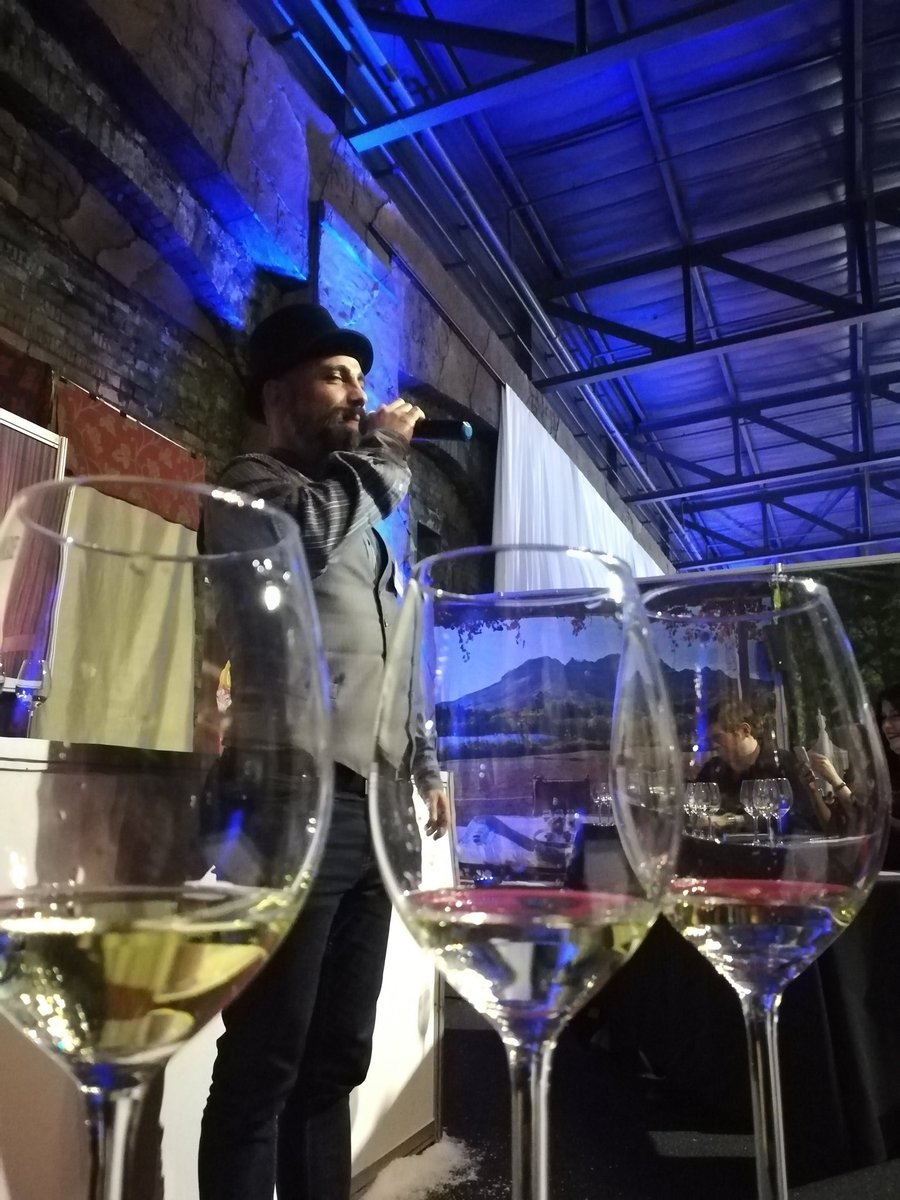 UnfitRunner's tweet photo. Getting our wine clever on with John at the #sawineshowcase auditorium #TOPSSparWineShow https://t.co/z8UvbP1vqg