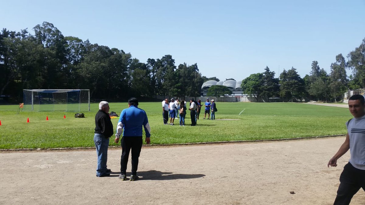 futbolusac's tweet photo. Se realiza con éxito la jornada de pruebas para integrar el equipo profesional de fútbol de la Universidad de San Carlos de Guatemala. https://t.co/MTXAb2VLhx