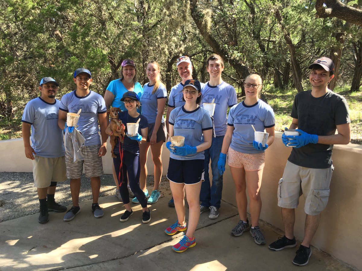 KFWEngineers's tweet photo. 💪 #KFWVolunteers painting benches, tables, and a retaining wall at O. P. Schnabel Park this beautiful Saturday morning. We 💙 helping to make SA a beautiful place for families to live. #AdoptAPark #OPSchnabel https://t.co/frvdzWsKh9