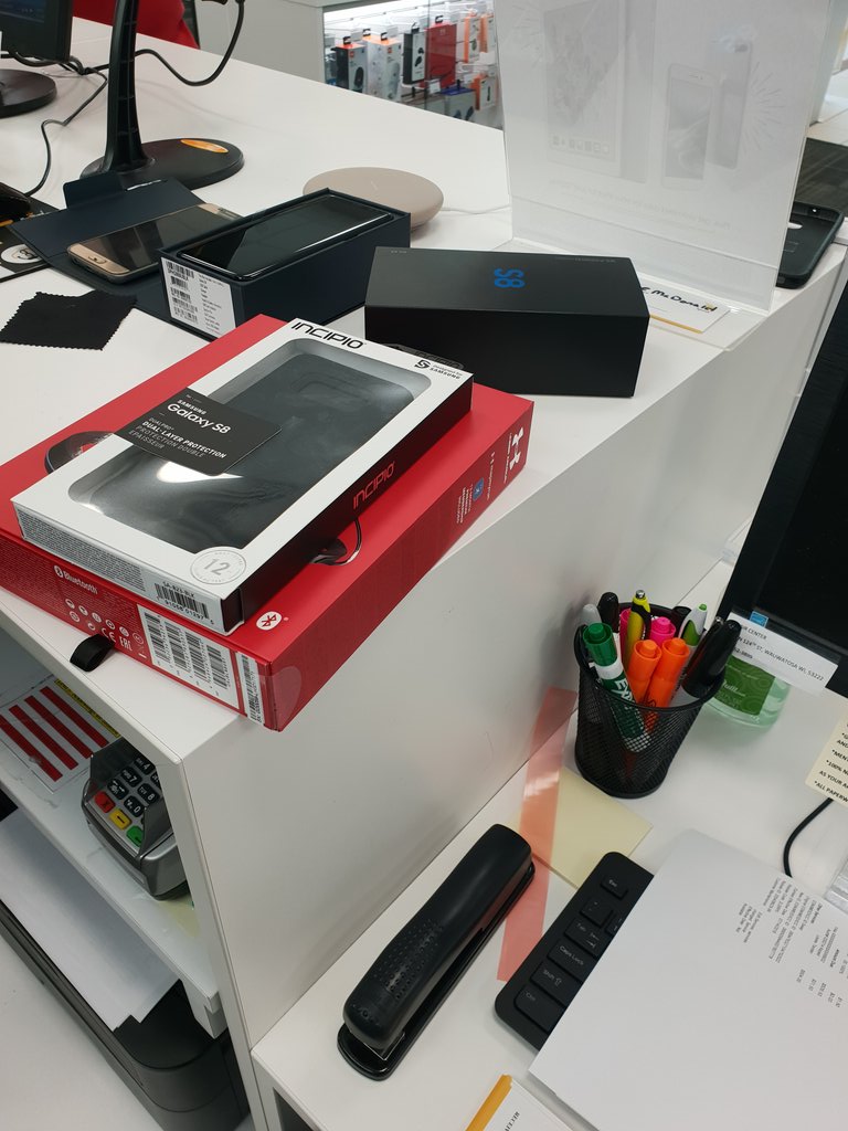 D_MEECHSamsung's tweet photo. Another satisfied Sprint loyaltist!! Upgraded to an GS8 w/ a Plethora of accessories!!! Thanks Adam!! @Brookfield_WC @sprint @samsubg44567 https://t.co/owWthzKdfu