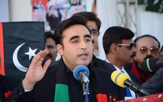 AR_FND's tweet photo. بلاول بھٹو تمام تر سیکیورٹی خدشات کے باوجود اپنے حلقہ انتخاب ملاکنڈ پہنچ گئے

چیئرمن پی پی پی بلاول بھٹو کی ملاکنڈ میں پارٹی رہنمائوں سے ملاقاتیں 
بلاول بھٹو نے این اے 8 میں اپنی انتخابی مہم کا جلسہ سانحہ مستونگ کے سوگ میں ملتوی کر دیا تھا.
@BakhtawarBZ @AseefaBZ @sasheenabbasi https://t.co/bcIjrtQ9X7